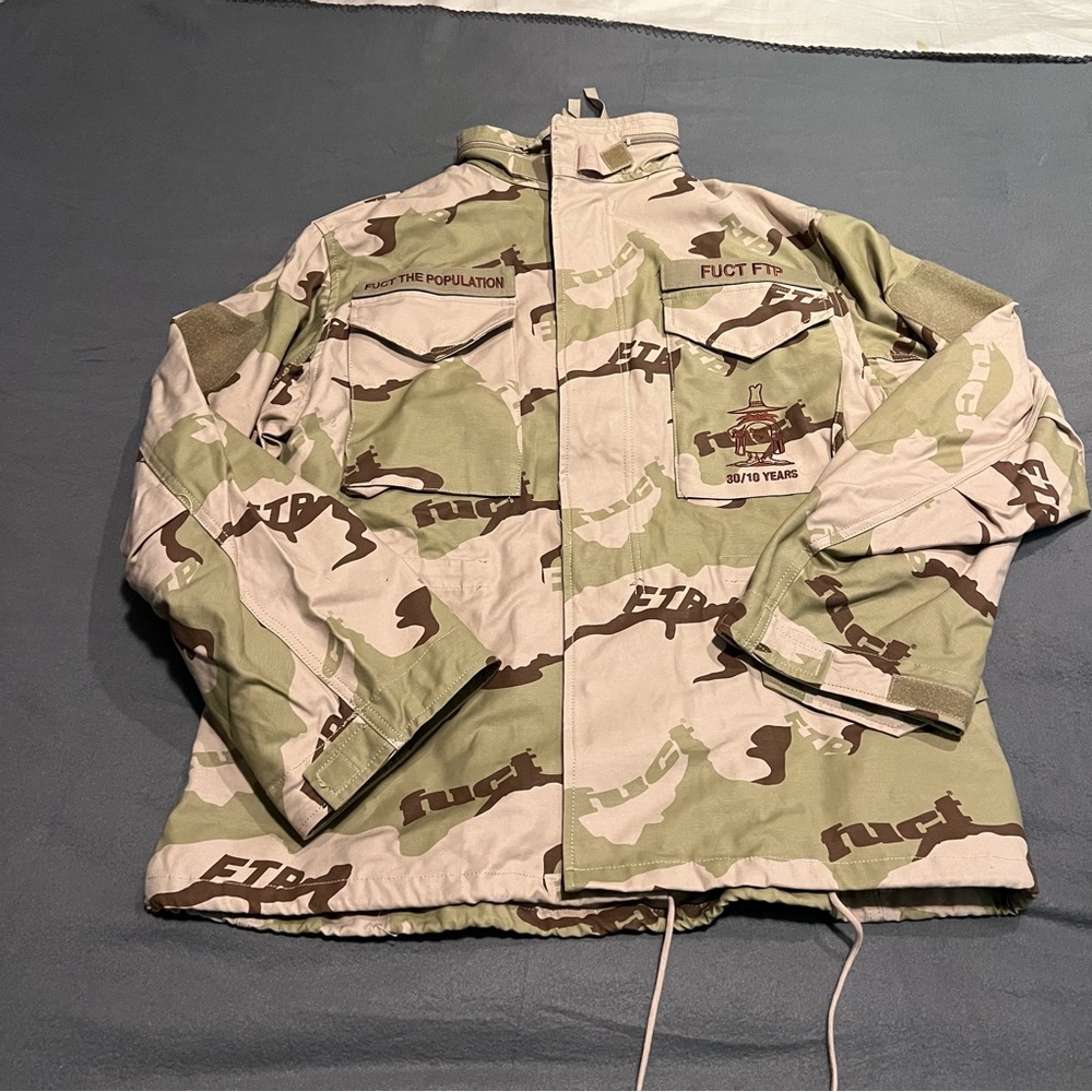 Ftp army bomber jacket with hoodie M, good condition only wear once